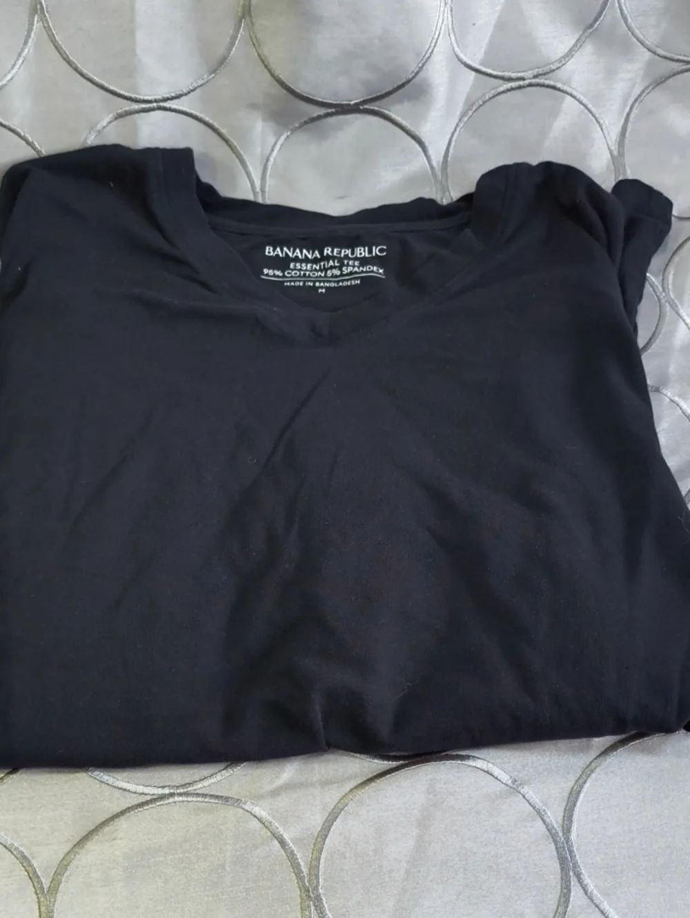 Two Banana Republic Men’s Black V-Neck Tee's Size M E1